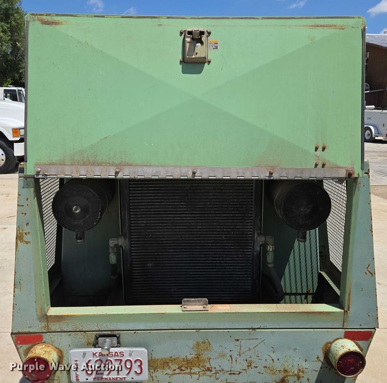 image for item EN8242 1994 Sullair 185 DPQ JD air compressor