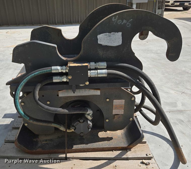 image for item EN8243 Indeco THC-130 plate compactor