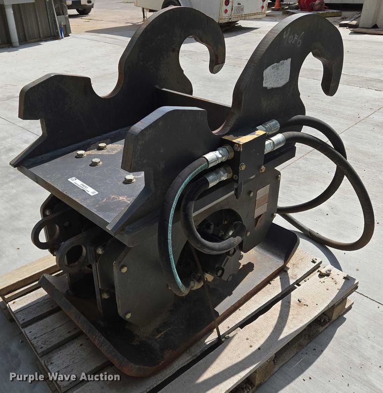 image for item EN8243 Indeco THC-130 plate compactor