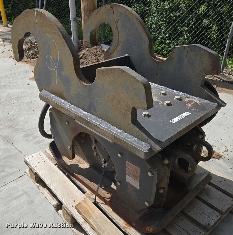 image for item EN8243 Indeco THC-130 plate compactor