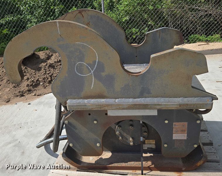 image for item EN8243 Indeco THC-130 plate compactor