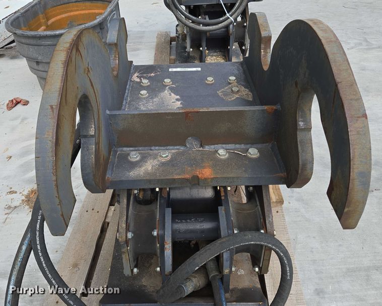 image for item EN8243 Indeco THC-130 plate compactor