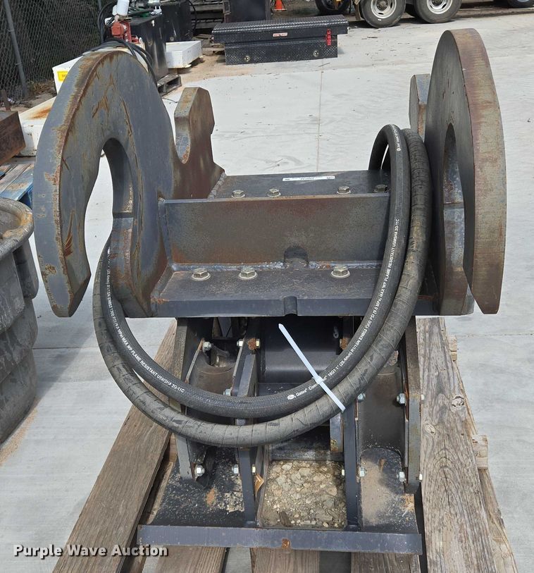 image for item EN8244 Indeco THC-130 plate compactor