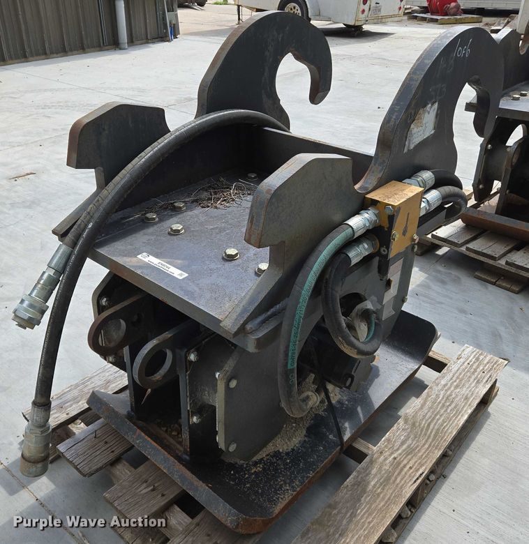 image for item EN8244 Indeco THC-130 plate compactor