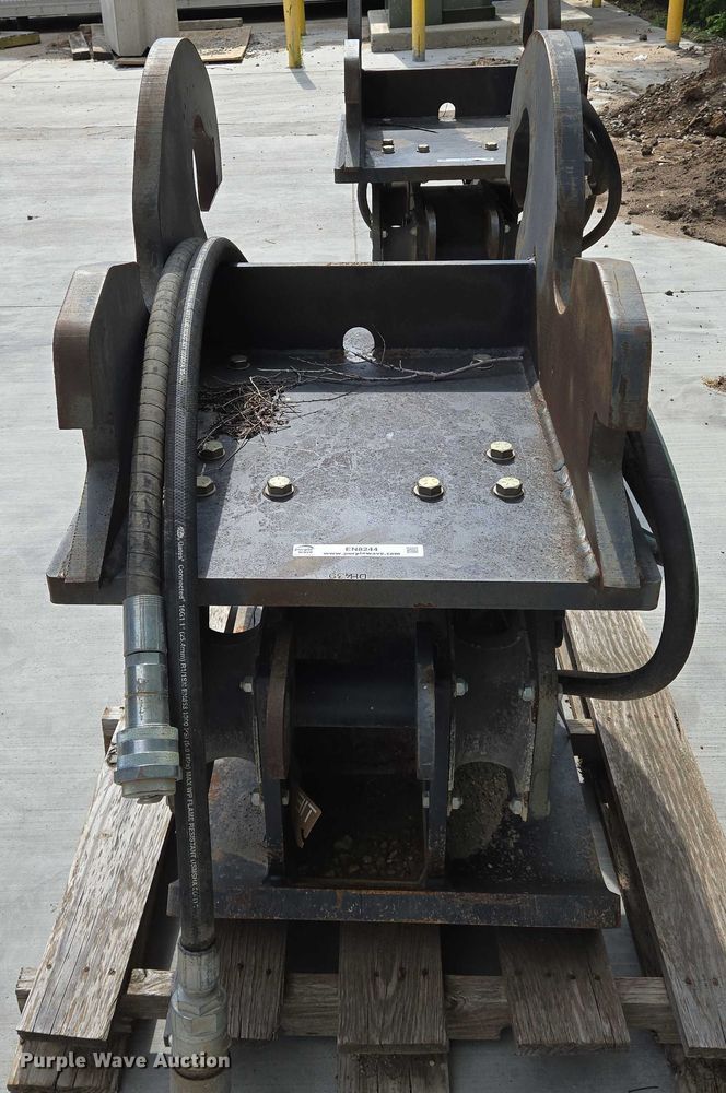 image for item EN8244 Indeco THC-130 plate compactor