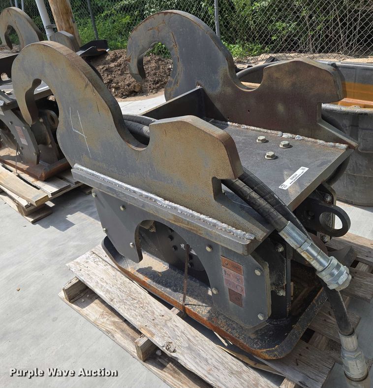 image for item EN8244 Indeco THC-130 plate compactor