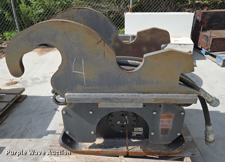 image for item EN8244 Indeco THC-130 plate compactor