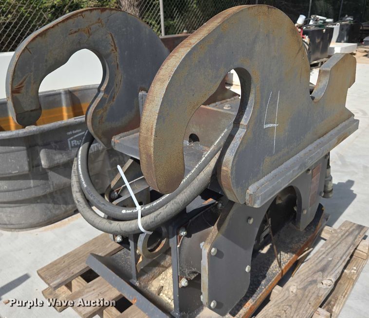 image for item EN8244 Indeco THC-130 plate compactor