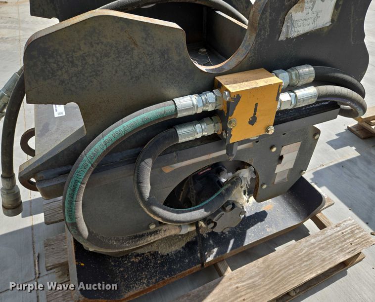 image for item EN8244 Indeco THC-130 plate compactor