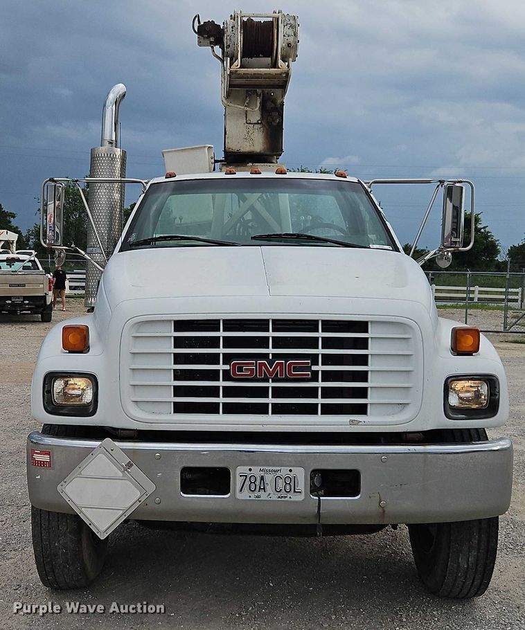 image for item EO4501 2000 GMC C7500 crane truck