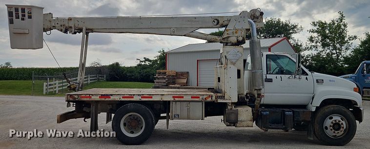 image for item EO4501 2000 GMC C7500 crane truck