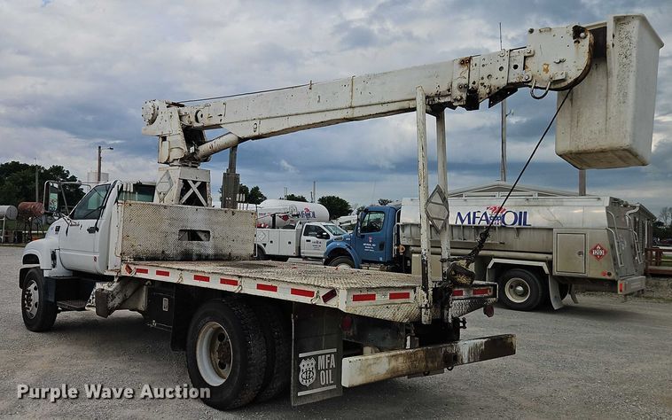 image for item EO4501 2000 GMC C7500 crane truck