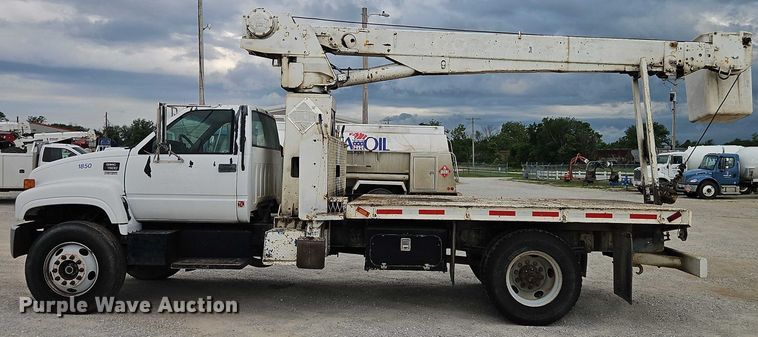 image for item EO4501 2000 GMC C7500 crane truck
