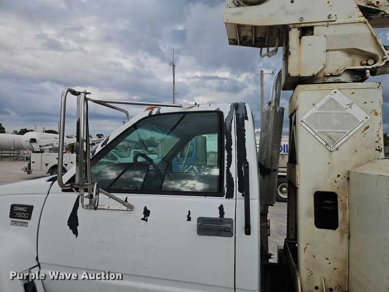 image for item EO4501 2000 GMC C7500 crane truck