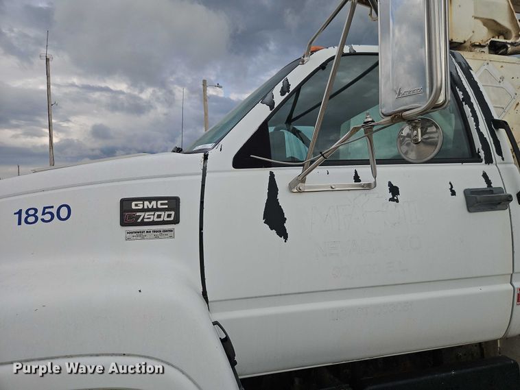 image for item EO4501 2000 GMC C7500 crane truck