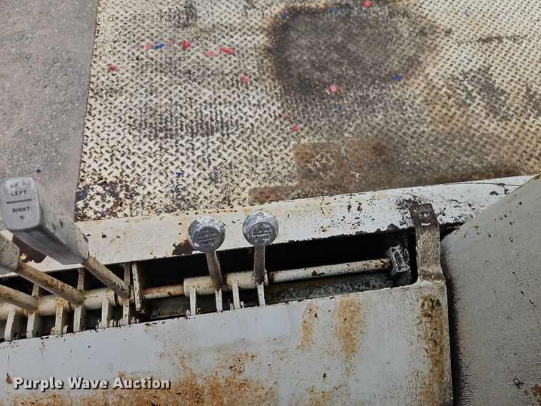 image for item EO4501 2000 GMC C7500 crane truck