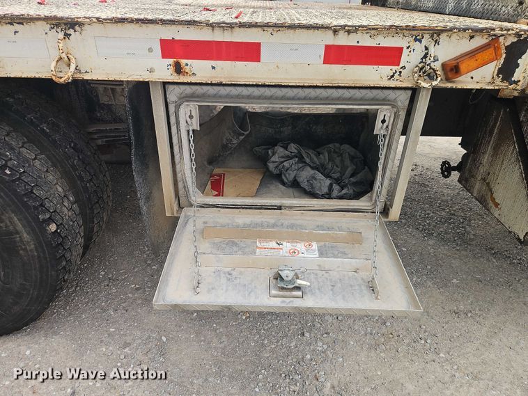 image for item EO4501 2000 GMC C7500 crane truck