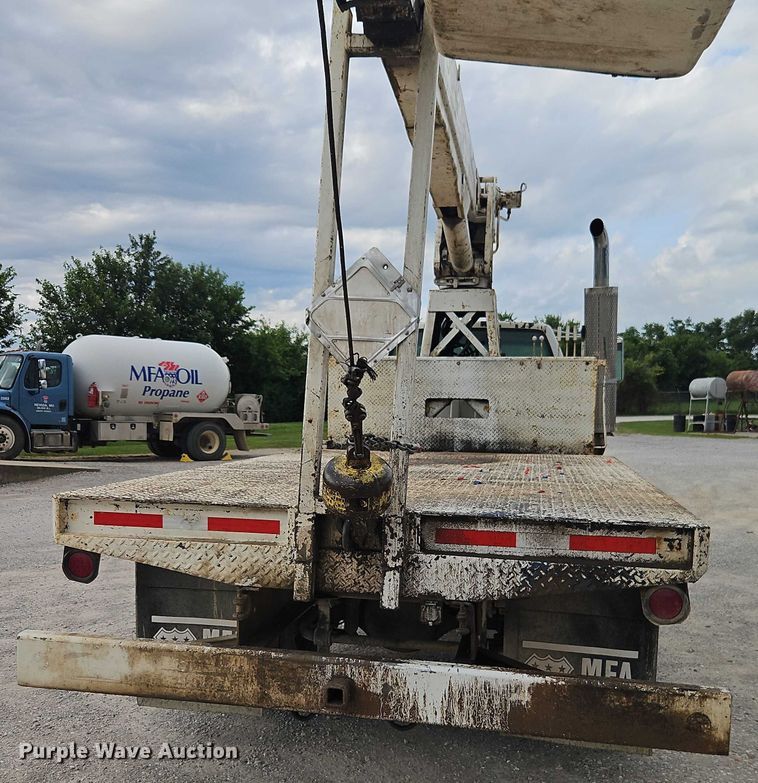 image for item EO4501 2000 GMC C7500 crane truck
