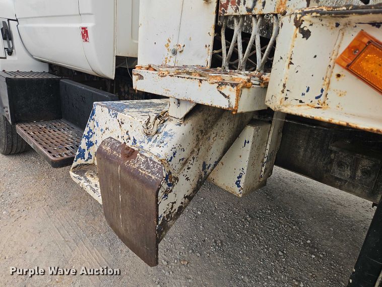 image for item EO4501 2000 GMC C7500 crane truck