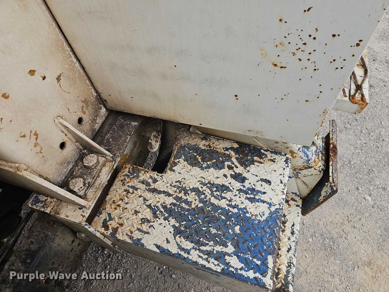 image for item EO4501 2000 GMC C7500 crane truck