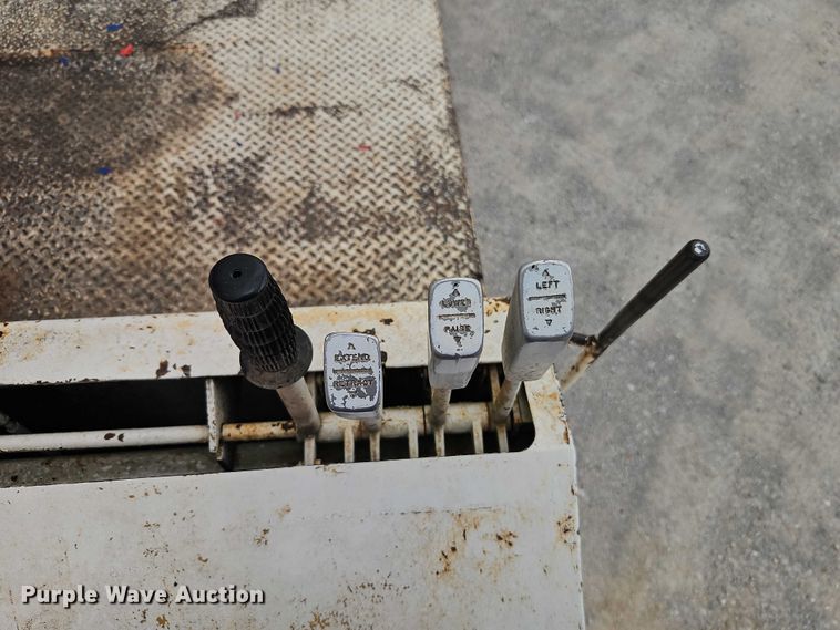 image for item EO4501 2000 GMC C7500 crane truck