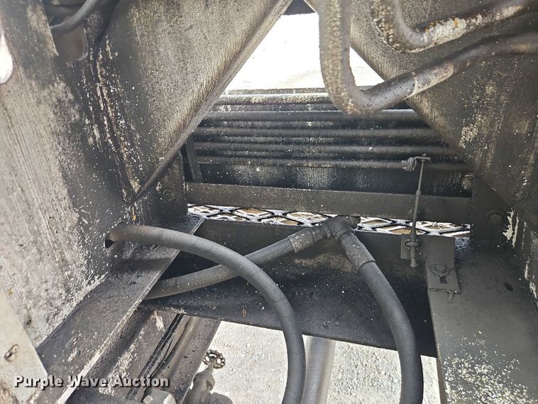 image for item EO4501 2000 GMC C7500 crane truck