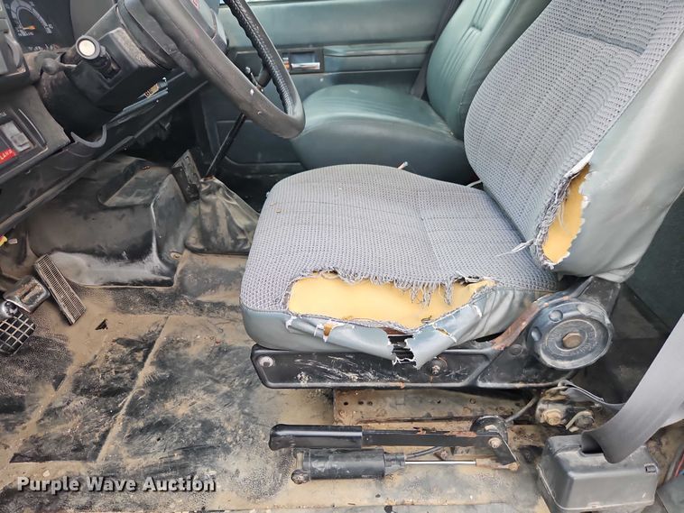 image for item EO4501 2000 GMC C7500 crane truck