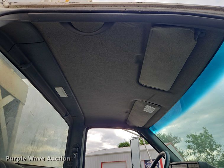 image for item EO4501 2000 GMC C7500 crane truck