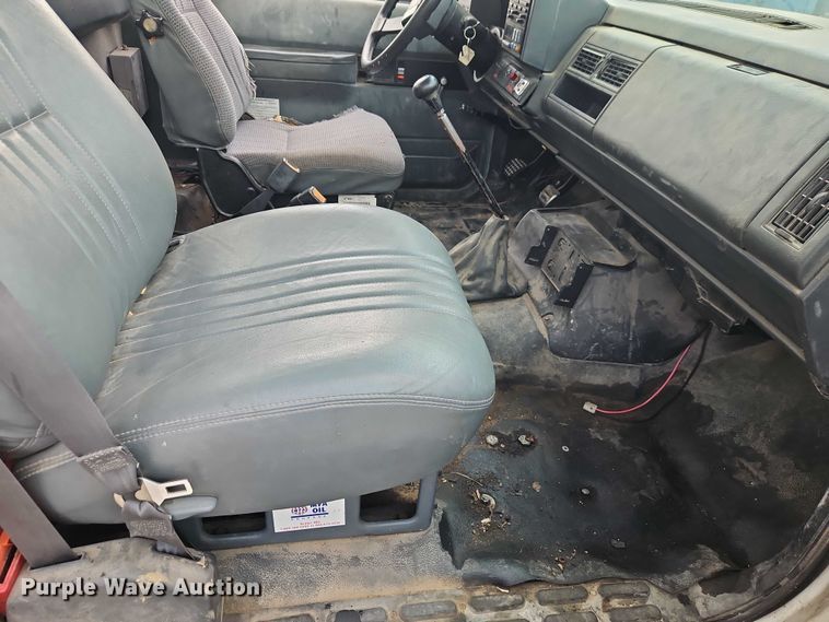 image for item EO4501 2000 GMC C7500 crane truck