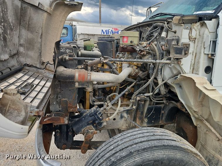 image for item EO4501 2000 GMC C7500 crane truck