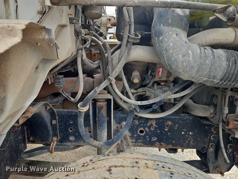 image for item EO4501 2000 GMC C7500 crane truck