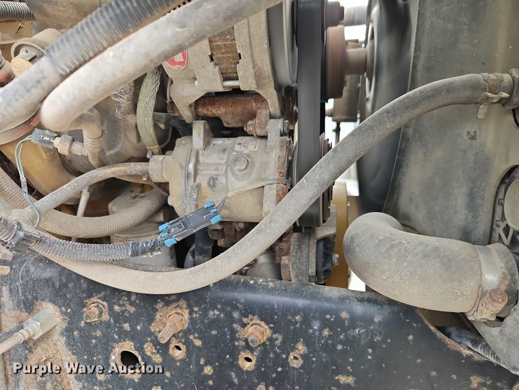 image for item EO4501 2000 GMC C7500 crane truck