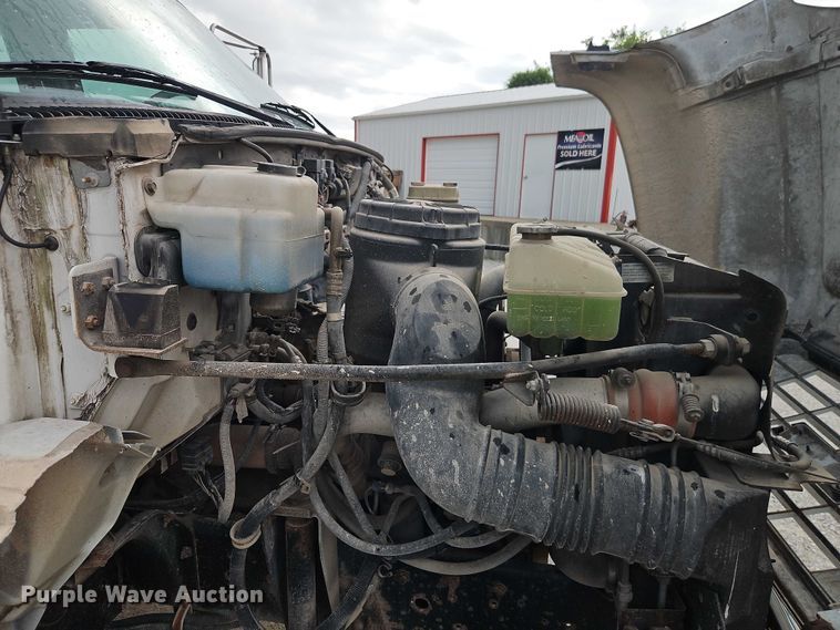 image for item EO4501 2000 GMC C7500 crane truck