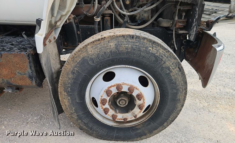 image for item EO4501 2000 GMC C7500 crane truck