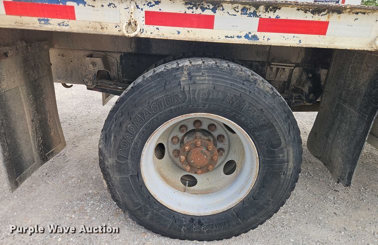 image for item EO4501 2000 GMC C7500 crane truck