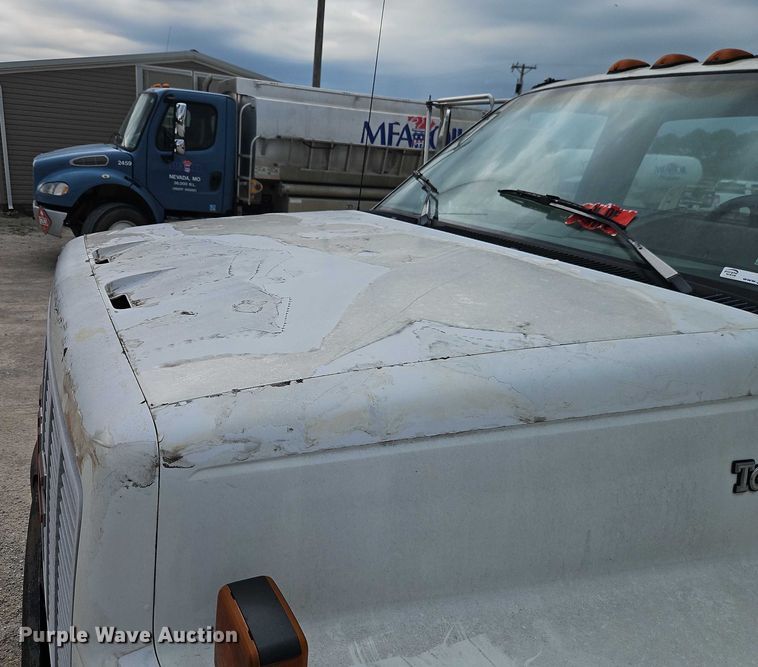 image for item EO4502 1992 GMC Topkick C5500 crane truck