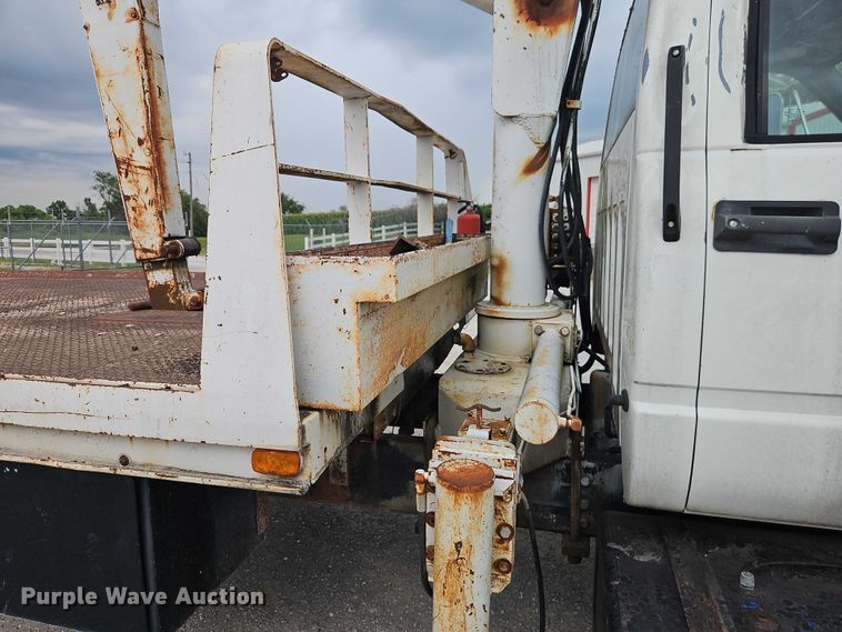 image for item EO4502 1992 GMC Topkick C5500 crane truck