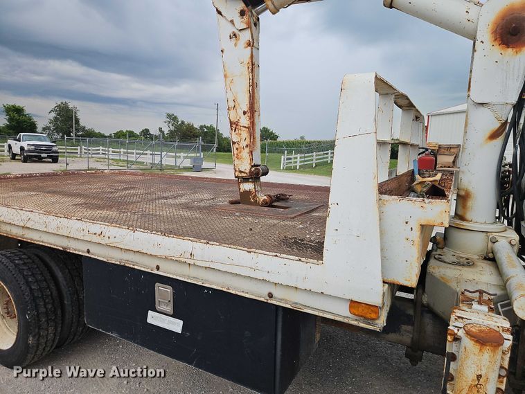 image for item EO4502 1992 GMC Topkick C5500 crane truck