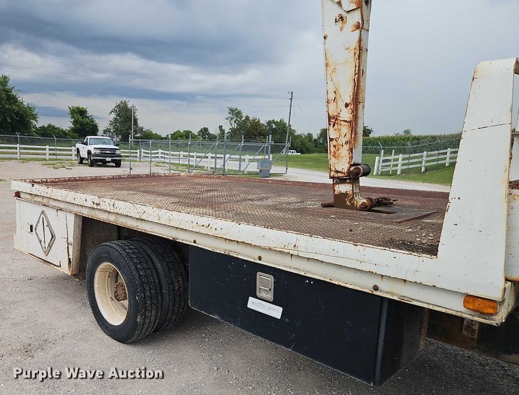 image for item EO4502 1992 GMC Topkick C5500 crane truck