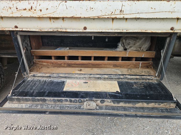 image for item EO4502 1992 GMC Topkick C5500 crane truck