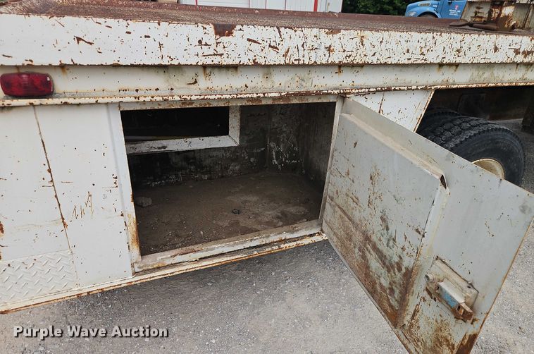 image for item EO4502 1992 GMC Topkick C5500 crane truck