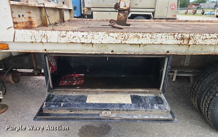 image for item EO4502 1992 GMC Topkick C5500 crane truck