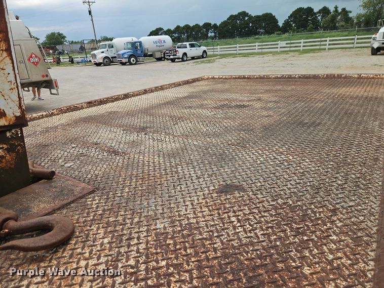 image for item EO4502 1992 GMC Topkick C5500 crane truck