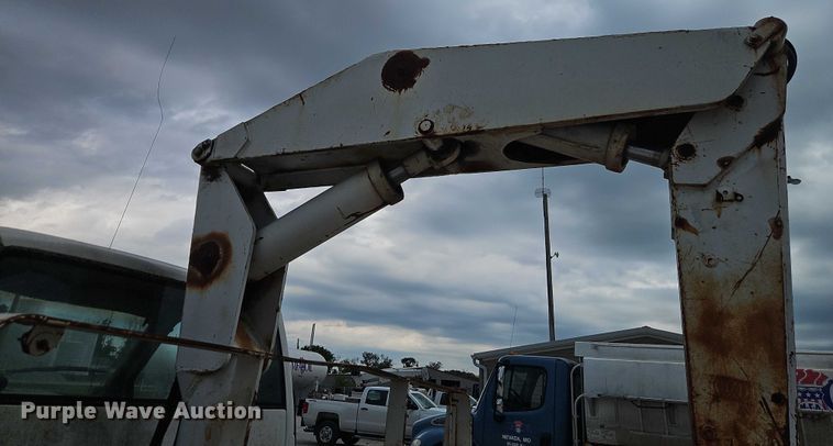 image for item EO4502 1992 GMC Topkick C5500 crane truck