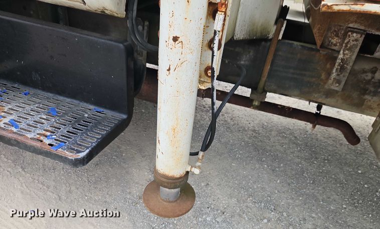 image for item EO4502 1992 GMC Topkick C5500 crane truck