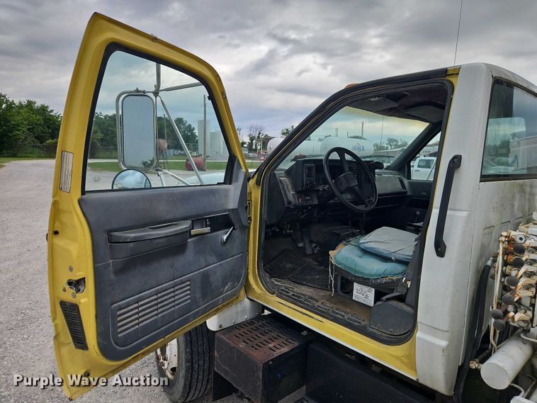 image for item EO4502 1992 GMC Topkick C5500 crane truck