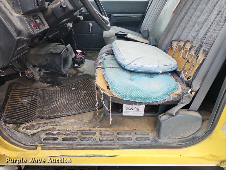 image for item EO4502 1992 GMC Topkick C5500 crane truck