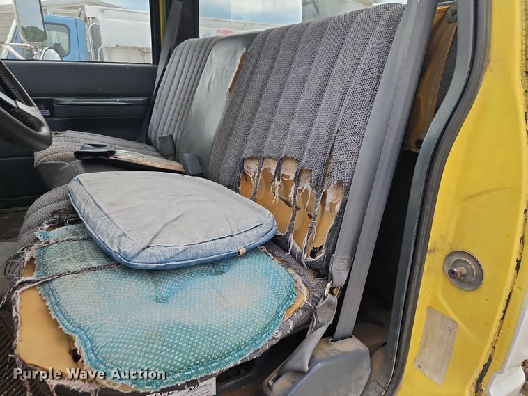 image for item EO4502 1992 GMC Topkick C5500 crane truck