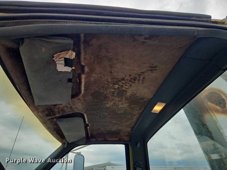 image for item EO4502 1992 GMC Topkick C5500 crane truck