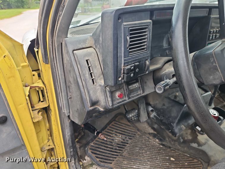 image for item EO4502 1992 GMC Topkick C5500 crane truck